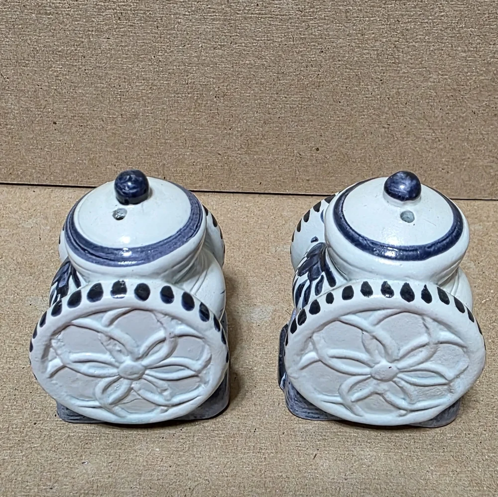 Vtg Coffee Grinder Salt And Pepper Shaker Set #152